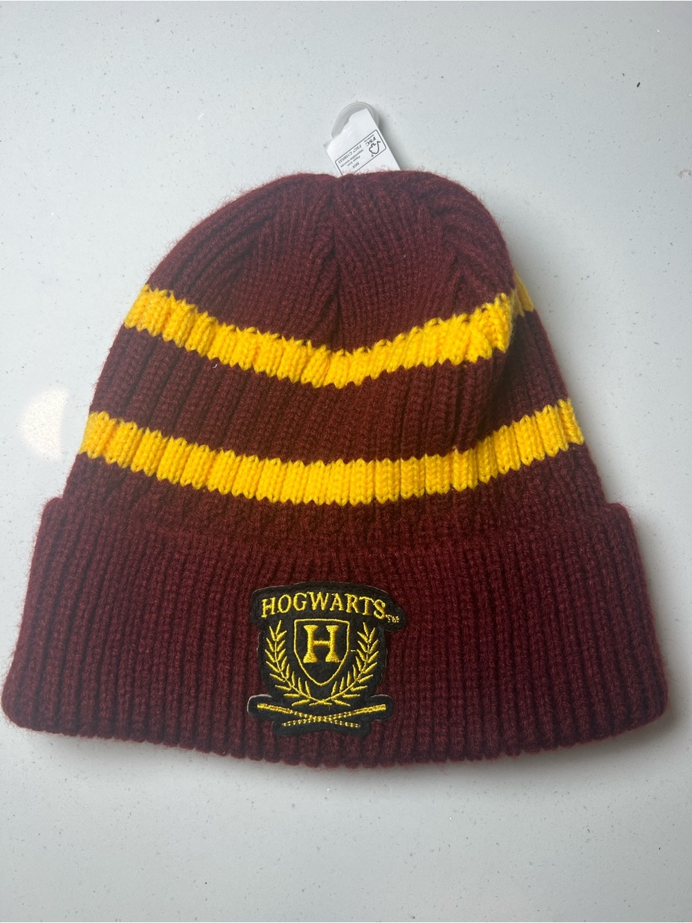 NWT Harry PotterWarner Bros. Gryffindor-Inspired Maroon & Yellow Knit Beanie